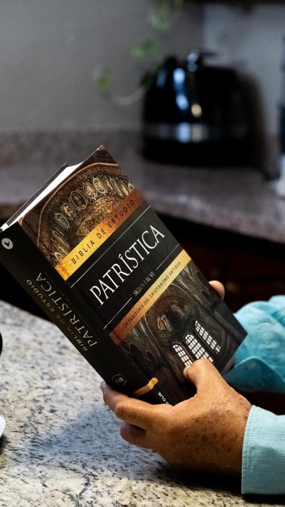 Biblia Patristica leyendo