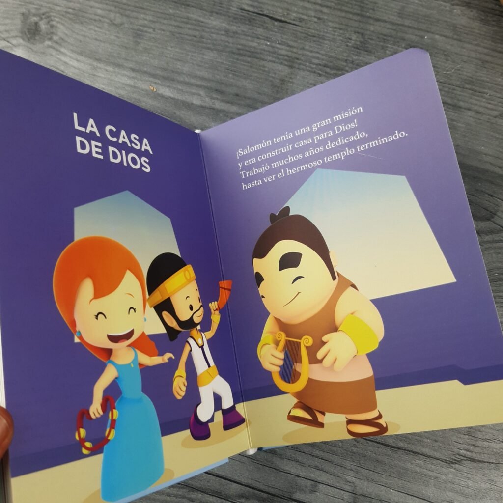 Biblia Pequeños Heroes Para Bebes abierto